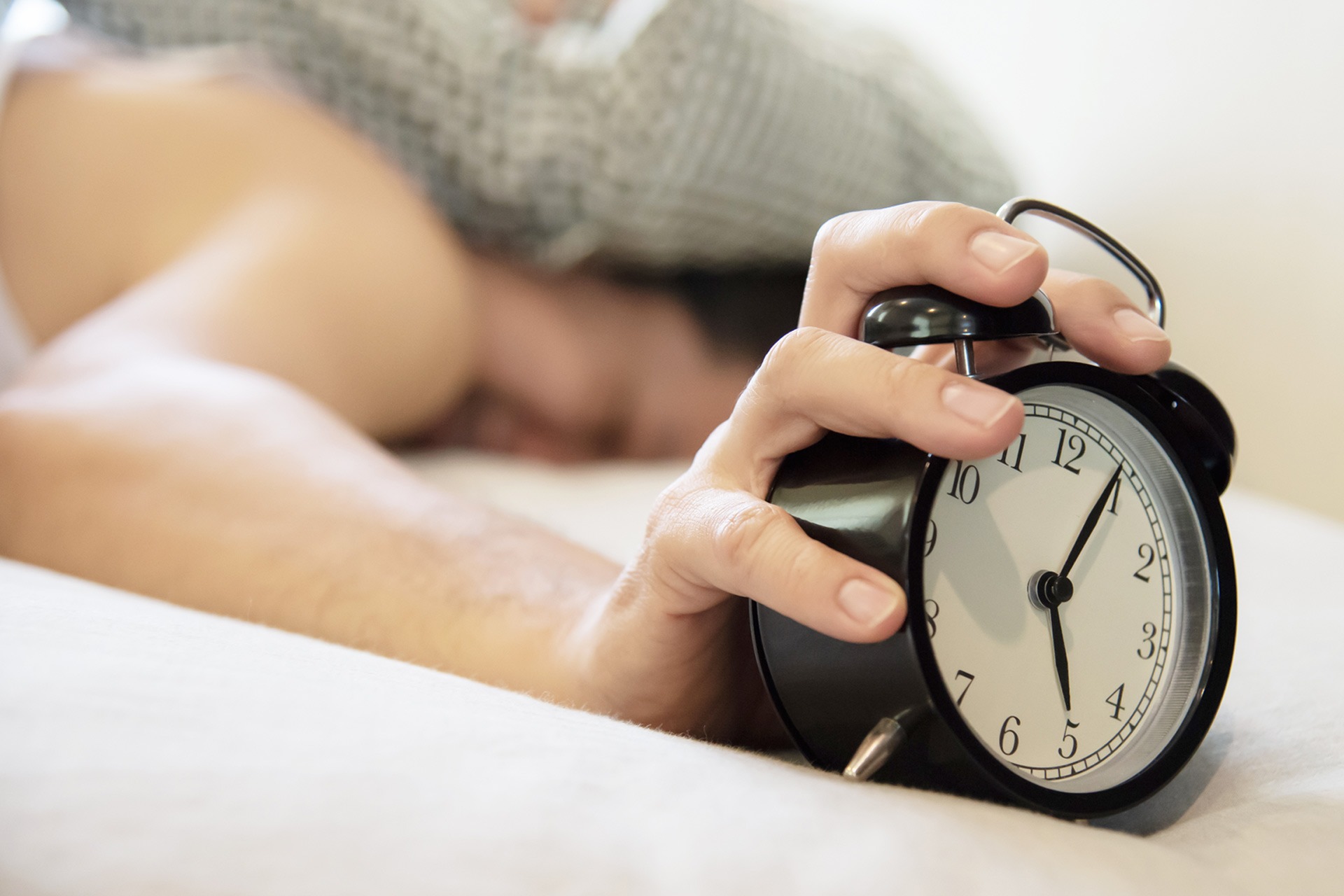 Russamento, sonnolenza diurna e fumo: due segnali spesso sottovalutati